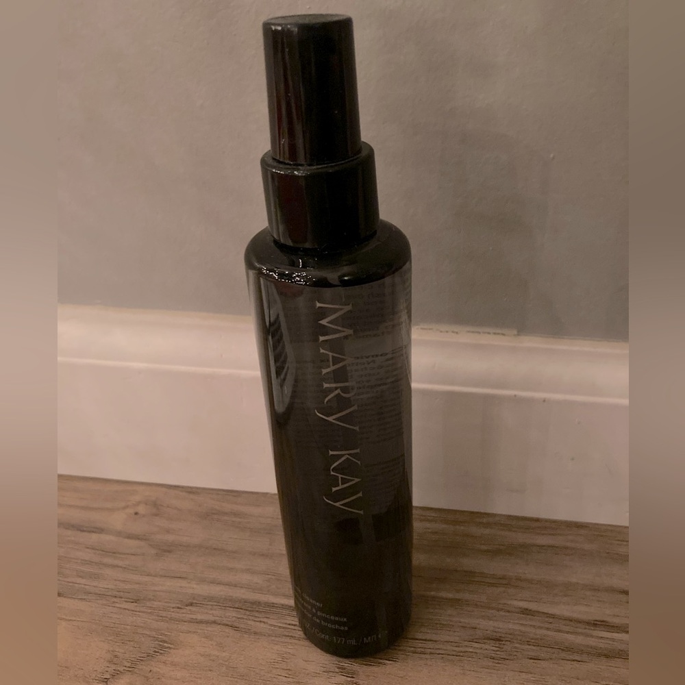 Mary Kay Brush Cleaner Brand New!